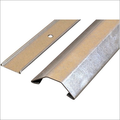 Middle Atlantic 1500-10 Cable Management Wiremold 1500 Series Overfloor Raceway Base And Cover - Raceway - 10 Ft Length (1500-10) 150010 786776080117